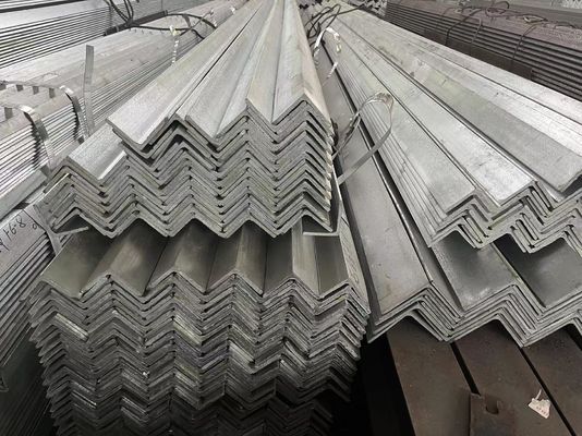 40x5mm 6m 12m ASTM A36 Q235 GB 20x4mm Warmgewalste staalhoekbalk voor Angel Steel Bar
