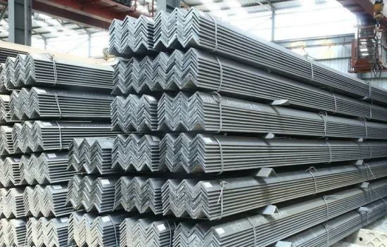 Gelijkzijdige hoekbalk Verscheidene hoek staal sectie balkgroottes 40x5mm 6m 12m ASTM A36 Q235 GB 20x4mm warmgewalst