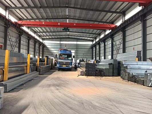 Regelmatige Spangle Z20 Q235 Q345 Low Carbon voorgecoate gegalvaniseerde vierkant buis voor klanten Monsters Kleur tegen betaalbare prijzen