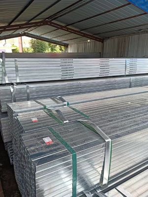 Regelmatige Spangle Z20 Q235 Q345 Low Carbon voorgecoate gegalvaniseerde vierkant buis voor klanten Monsters Kleur tegen betaalbare prijzen