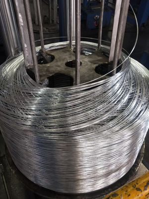 Niet-gelegeerde Q195 Q235 ASTM JIS DIN AISI BS SAE1006 1008 1017 1020 gegalvaniseerde staaldraad met JIS-standaard