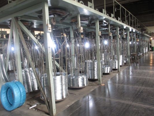 Corrosiebestendig gegalvaniseerd binddraad 2,5 mm x 100 m Rollen voor de bouw Q195 Q235 Niet-gelegeerd gegalvaniseerd zink