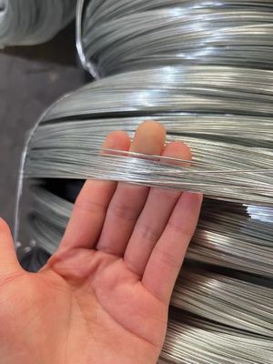 5 g Zinkcoating Warm gegalvaniseerde ijzeren draad voor staalklasse Q195 Q235 JIS DIN AISI BS SAE1006 1008 1017 1020