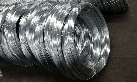 Gepersonaliseerde tolerantie Q195 Q235 gegalvaniseerde staaldraad met 2,5 mm diameter en prima