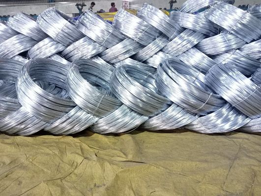Gepersonaliseerde tolerantie Q195 Q235 gegalvaniseerde staaldraad met 2,5 mm diameter en prima