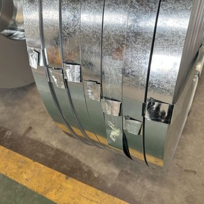 Mid Hard gegalvaniseerd staal spoelen 0,12 mm-4,0 mm aangepaste dikte 600 mm-1500 mm breedte grote spangle Z30-275g in rol / spoel