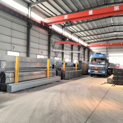 Buiteninstallaties 4 inch OD voorgegalvaniseerde ronde stalen buizen met 1,0 mm zinkbescherming en licht geoliede CE-certificering