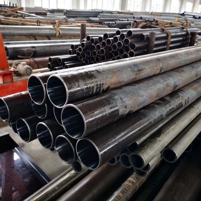 Naadloze koolstofstaalpijpen voor bouwmaterialen en bouwtechniek Lengte 6,4 m Buitendiachter 21,3 1420 m